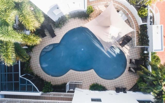 Grand Palais Boolarong Beachside Resort
