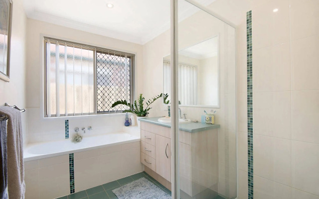 Central Redcliffe Holiday House
