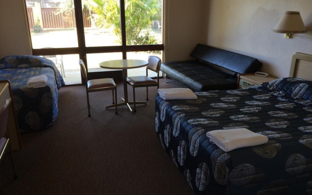 Glades Motor Inn – Guest Rooms – Woy Woy