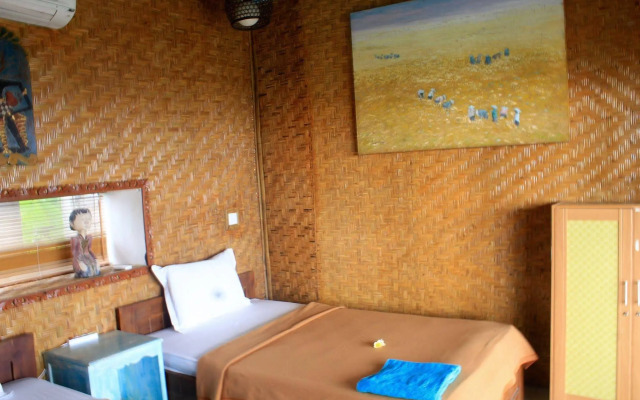 Dikaloha Medewi Surfcamp