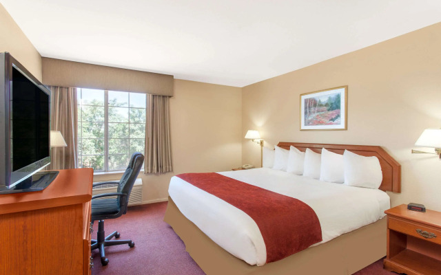 Ramada Plaza by Wyndham Gence