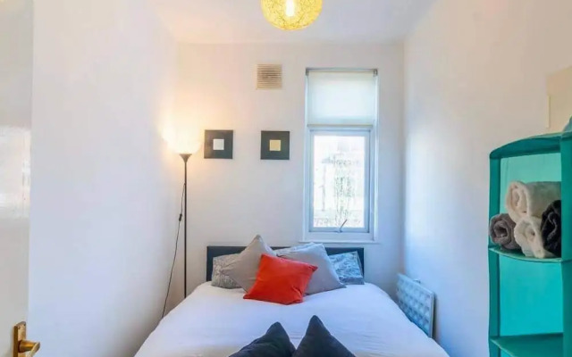 Rayleigh Retreat-spacious Family 3 Bed Apartment