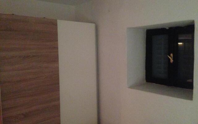 Lili Apartments, Sv Dunata 18