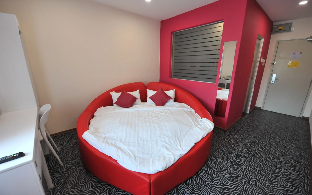 OYO 89848 Link Boutique Hotel