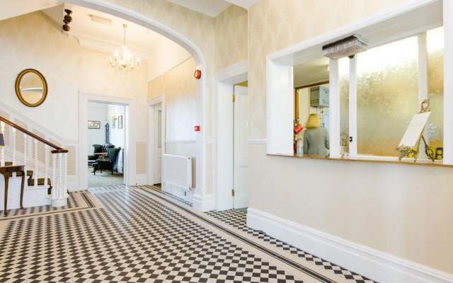 Balmoral Hotel