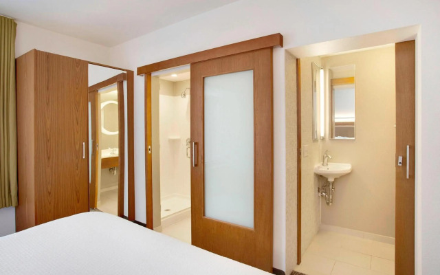 Springhill Suites Marriott Airport