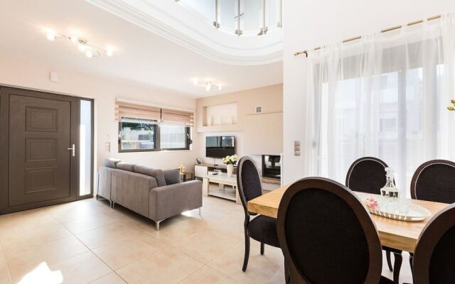 Peris Villa