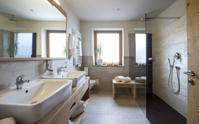 Martina Breakfast Lodge