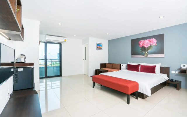 De Botan Srinakarin Hotel & Residence
