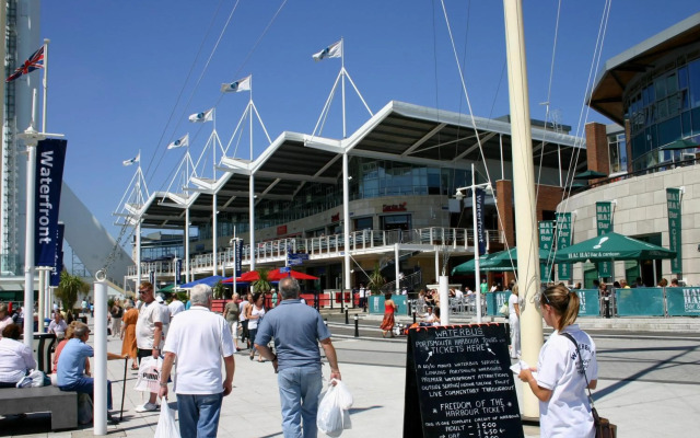 Horseshoe Apartments