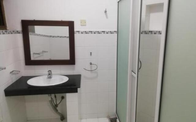 Hotel 12