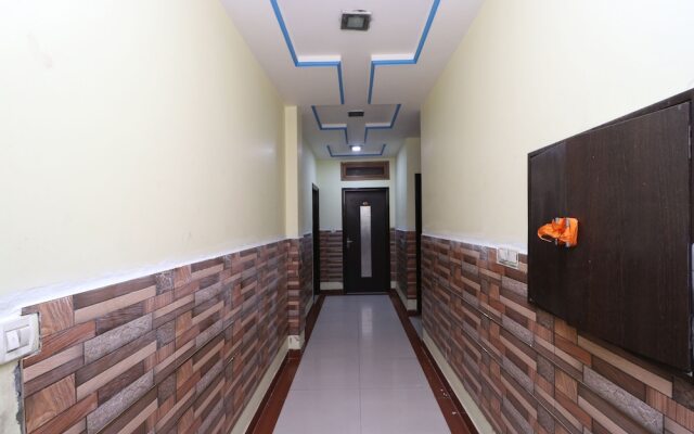 OYO 30100 Lucky Guest House