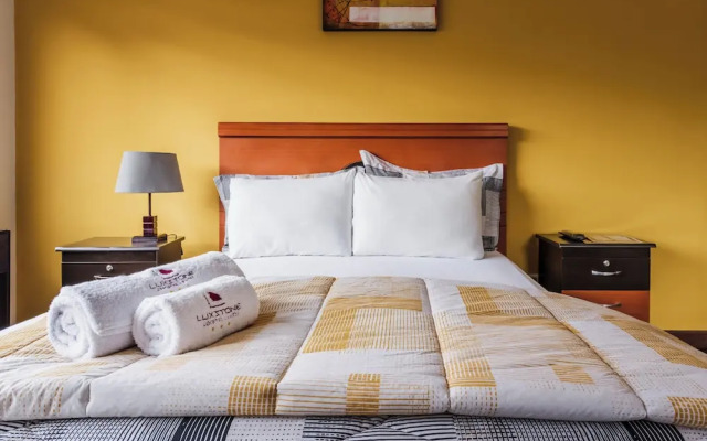 Hotel Luxstone Executive Suites