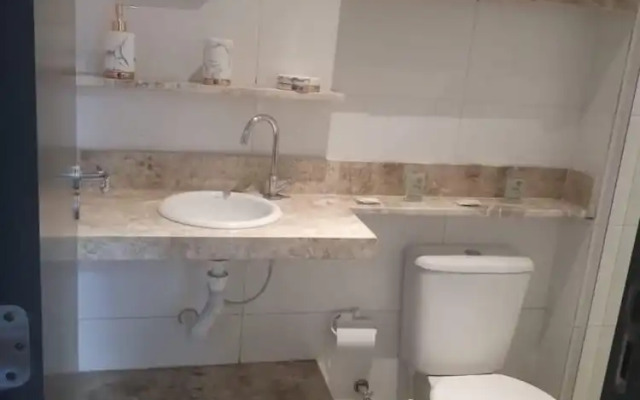 Apto INTEIRO com varanda -VISTA para mar