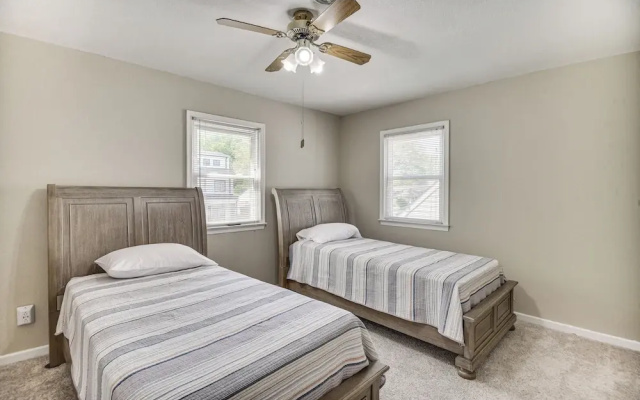 Pet-friendly Virginia Beach Abode w/ Deck & Grill!