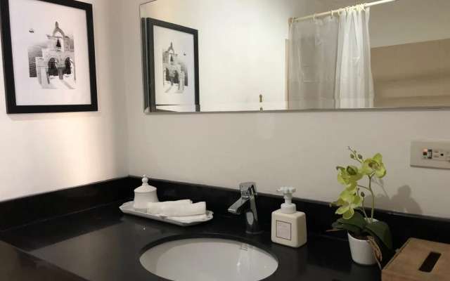 Cozy Pad in Heart of Makati HiSpeed WiFi