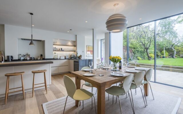 Luxurious Highbury Mansion with Beautiful Garden