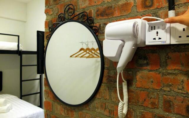 Suite 18 Boutique Hotel - Hostel