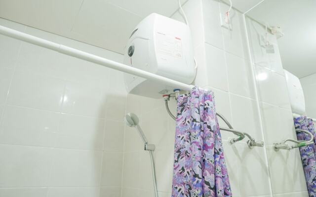 Comfort And Elegant 1Br Green Bay Condominium Apartment