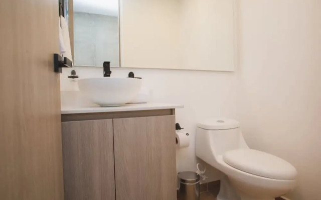 Amazing w Balcony 3 BR in Laureles Medell n