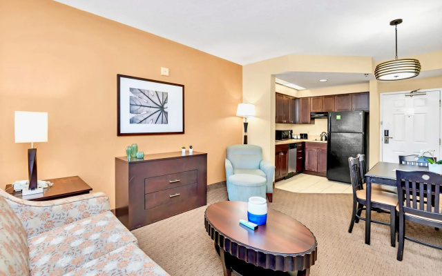 Condo Close to Universal Studios - Pool, Hot Tub!