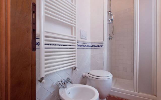 Villa in Tuscany With Pool & Vineyard Views