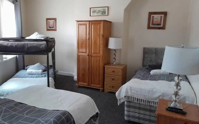 Large House Sleeps13 Close to lfc Stadium Anfield