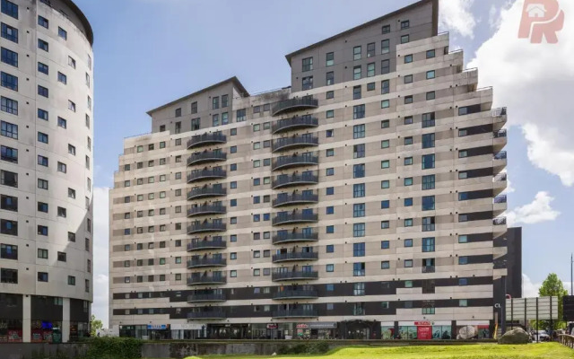 Central Massplaza 2 Bedroom Apartment - Parking & Balcony - Air Conditioned