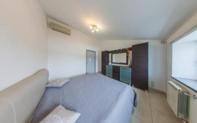 Mansard Apartment Antonovicha 4