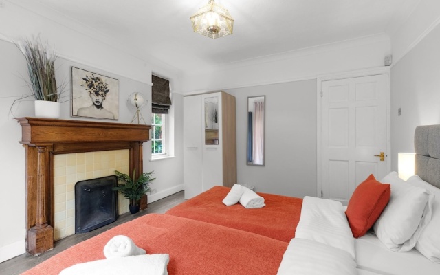 Elegant 5 Bedroom, 2 Bathroom Home at Marlow Hill