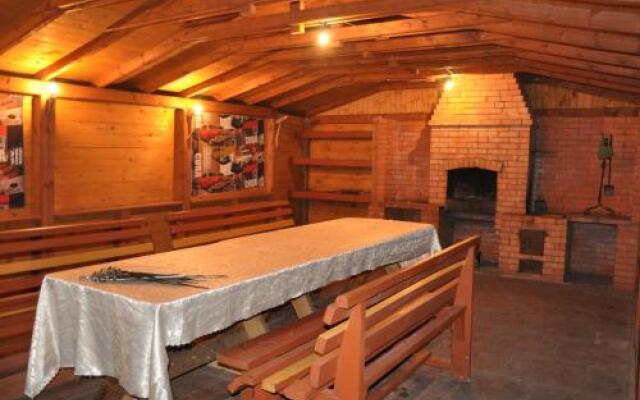 Guest House Dom S Bilyardom
