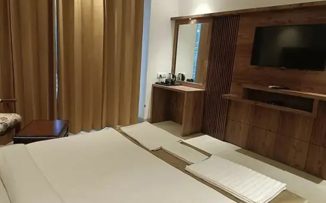 RR Hotel and Resort