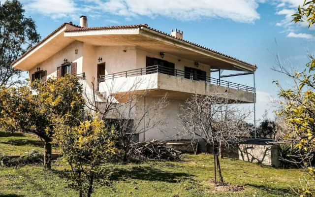 Holiday Villa With sea View in Paralia Avlidas