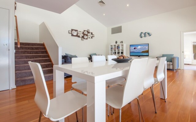 Mantra Aqua, Penthouse 83/1A Tomaree Street