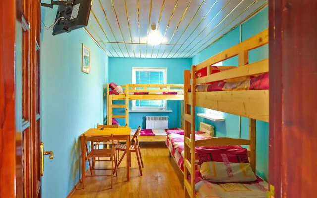 Happy Hostel