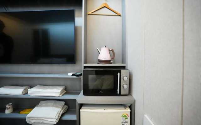 Y Hotel