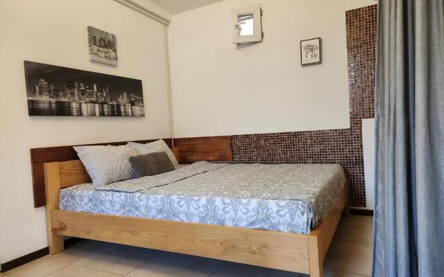 House & Yard Sesil L 90 m to beach