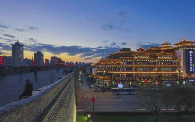 鸿晟云栖酒店(西安航天城凤栖原地铁站店)