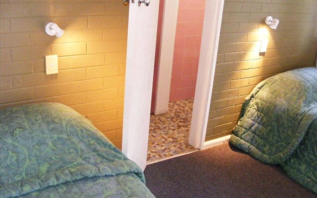 Rod 'N' Reel Hotel Motel Woodburn