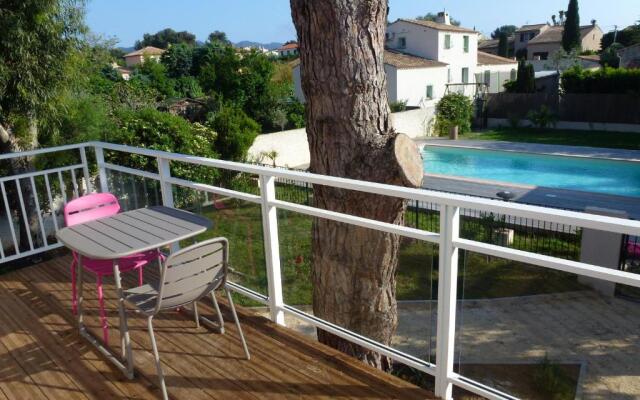 Studio de charme, piscine et mer à pieds