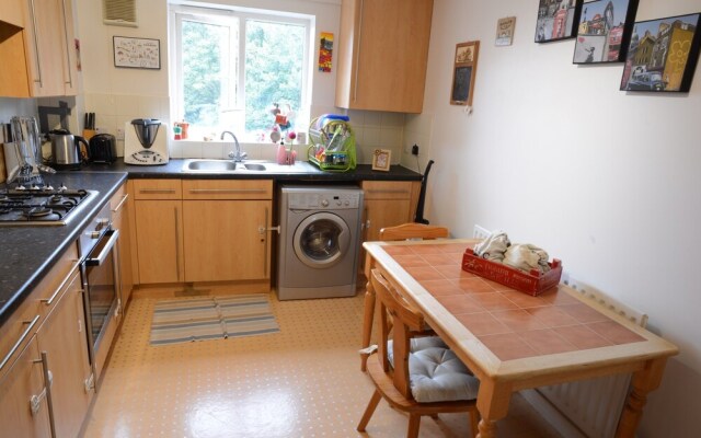 2 Bedroom Apartment With Balcony in Nunhead