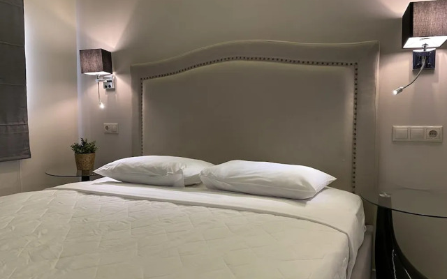 24K Athena Suites