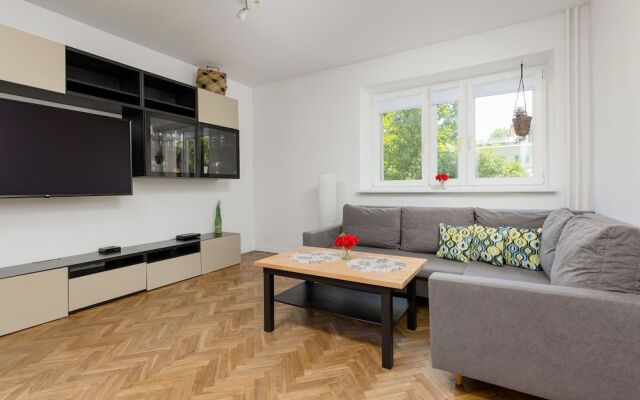 Bright Apartment in Wola by Renters