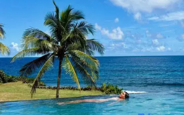 Trogon's Perch Clifftop Oceanfront Resort
