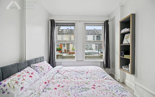 Cosy Tottenham Apartment Sleeps 4