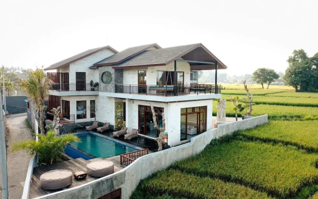Kari Senja Luxury Villa