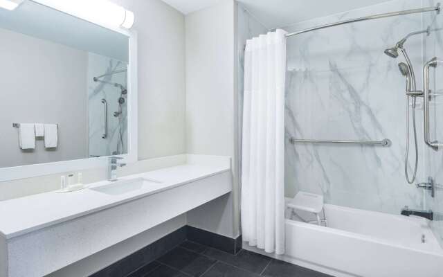 Days Inn by Wyndham Hamilton