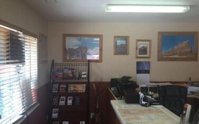 Whispering Sands Motel