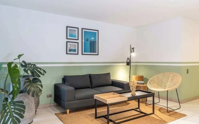 Cozy 3 BR w/ Balcony in Laureles Medellín