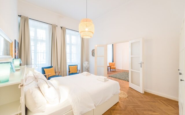 Oasis Apartments - Liberty Square